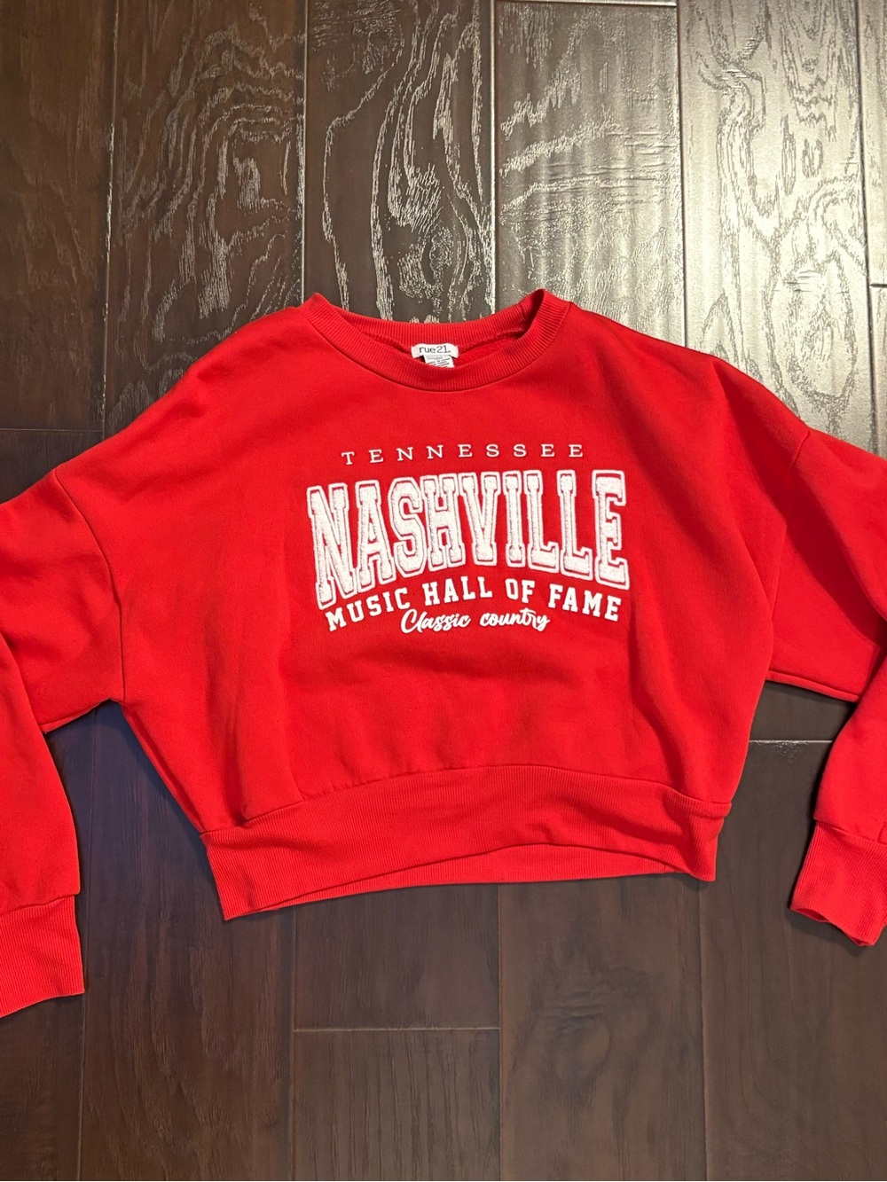 Rue21 Red "Nashville Music Hall of Fame" Cropped Sweatshirt